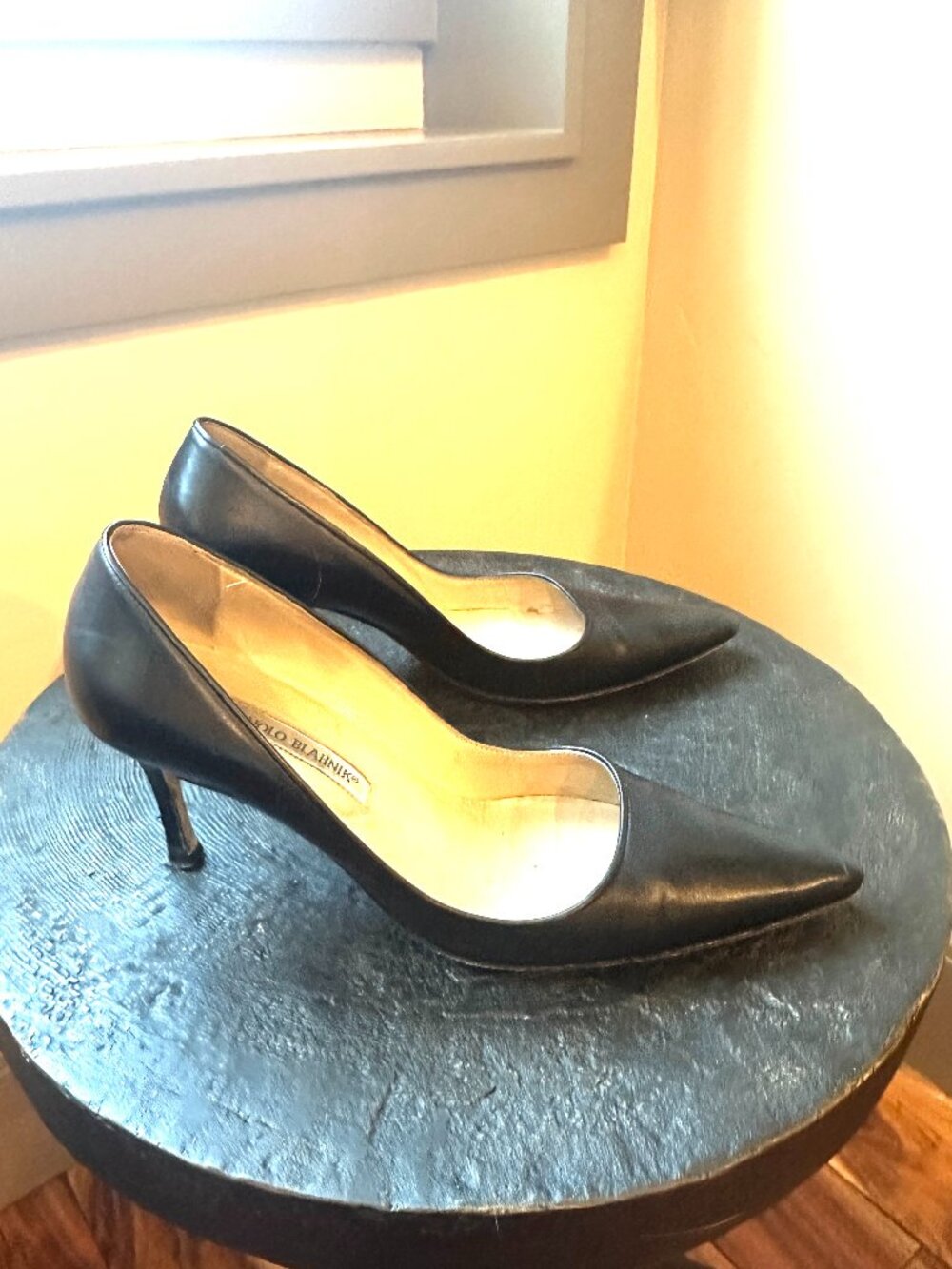 MANOLO BLAHNIK BLACK HEELS SIZE 39